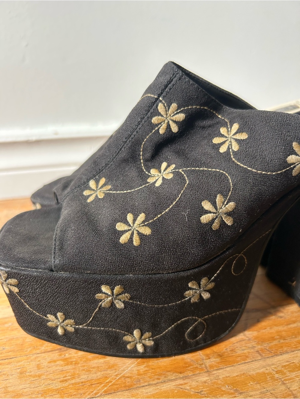 VINTAGE embroidered flower platform mules - Picture 2 of 4